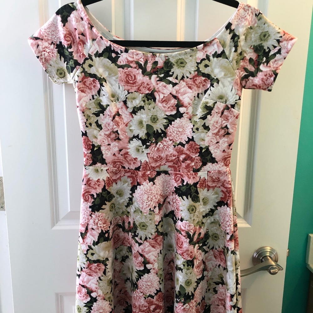 ✨Forever 21 Off The Shoulder Floral Dress✨